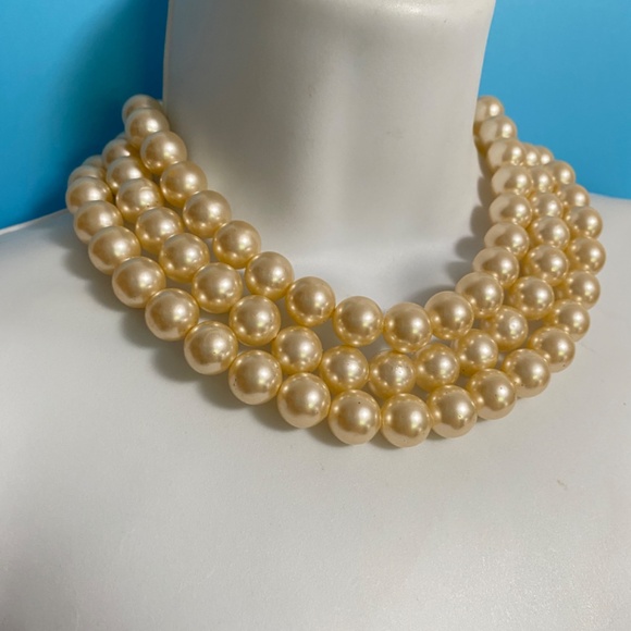 Vintage Chunky Pearls Triple Strand Necklace Gold Tone Granny Core Choker - Picture 11 of 11